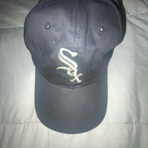 Vintage 1990’s Chicago White Sox baseball cap. Green underbill